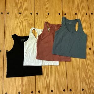 💗*3/$20!* Four crop tank tops size medium